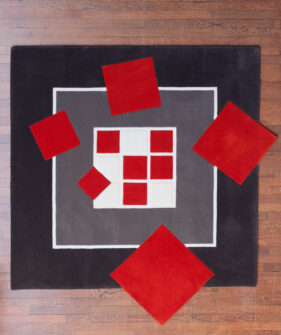 ce-carre-ne-tourne-pas-rond, tapis carre, noir, rouge, design
